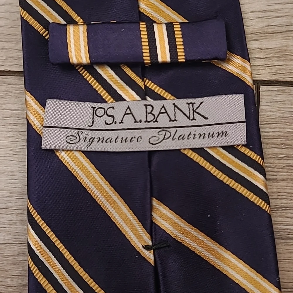 JOS A BANK Signature Platinum 7 FOLD Gold Navy Blue Striped Silk Cotton Tie RARE